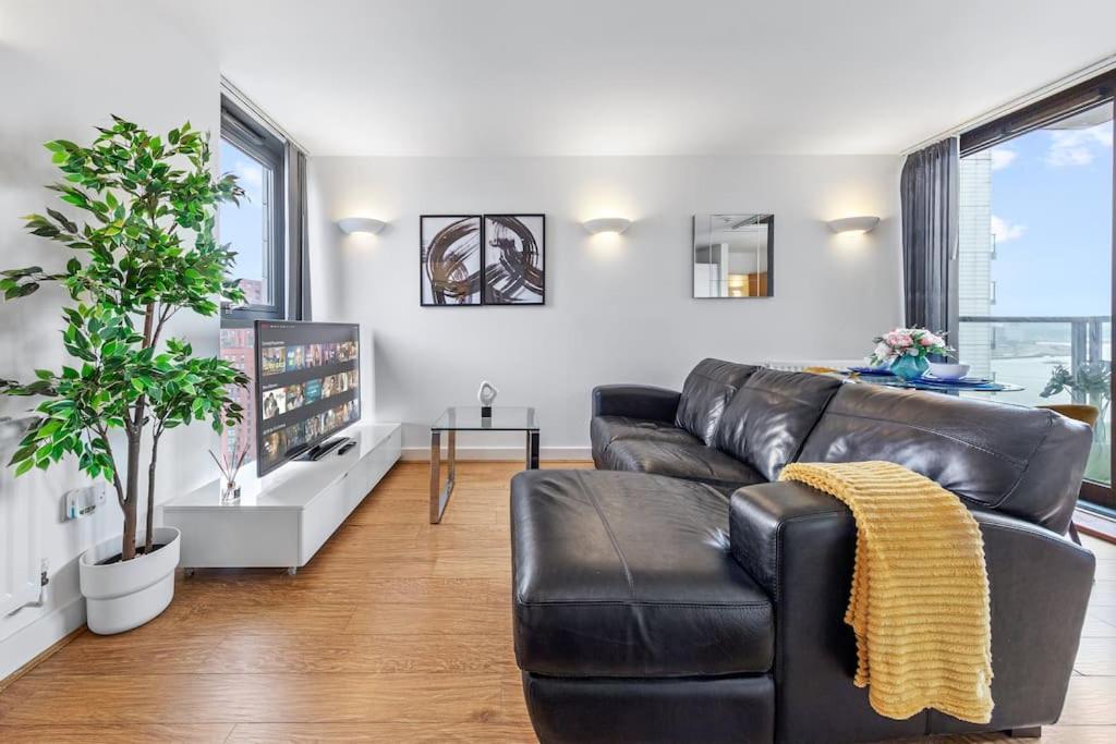 Lovely & Cosy 2 Beds Skyline View Londen