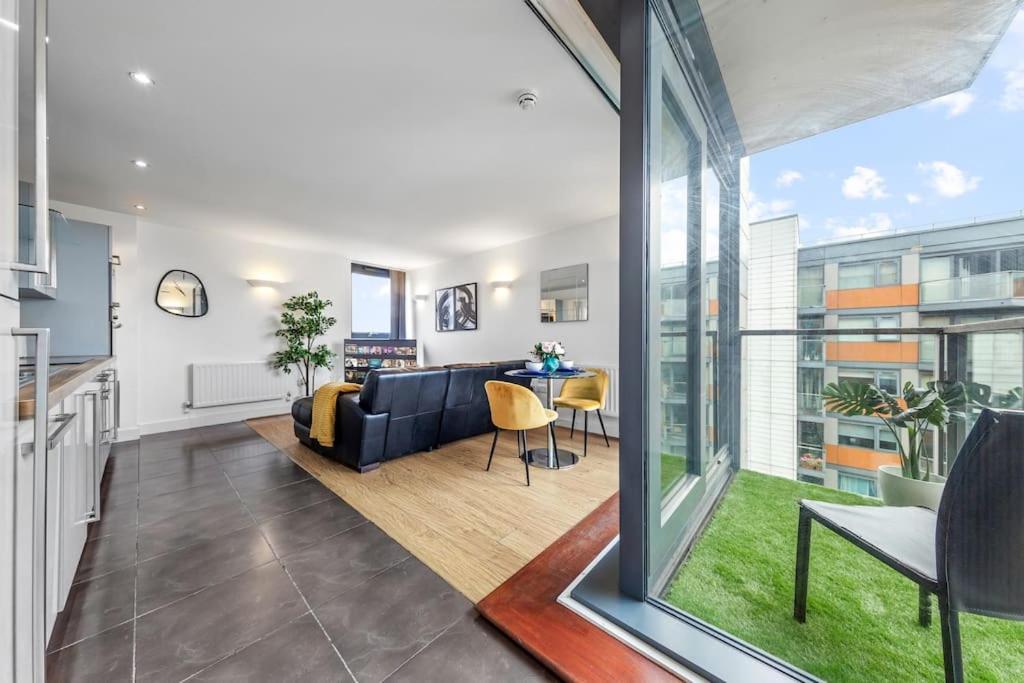 Lovely & Cosy 2 Beds Skyline View Appartement Londen