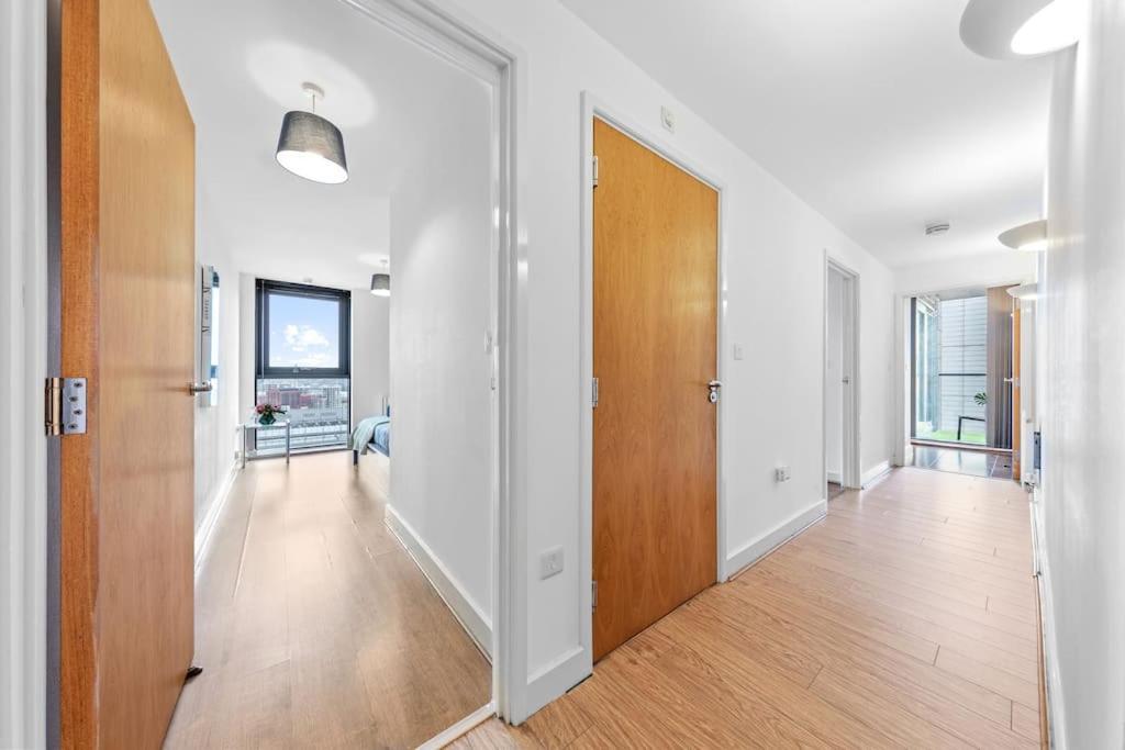 Lovely & Cosy 2 Beds Skyline View Londen